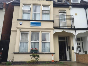 Southend Inn Hotel - Close to Beach, Train Station & Southend Airport